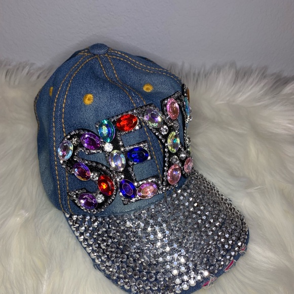 HAT 🧢 - Picture 1 of 6